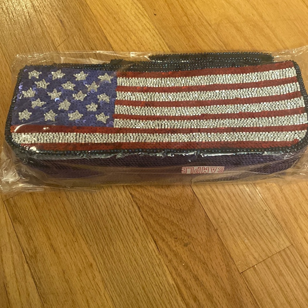 American Flag Sequined Shoulder Bag / Clutch NWT! - Picture 2 of 4